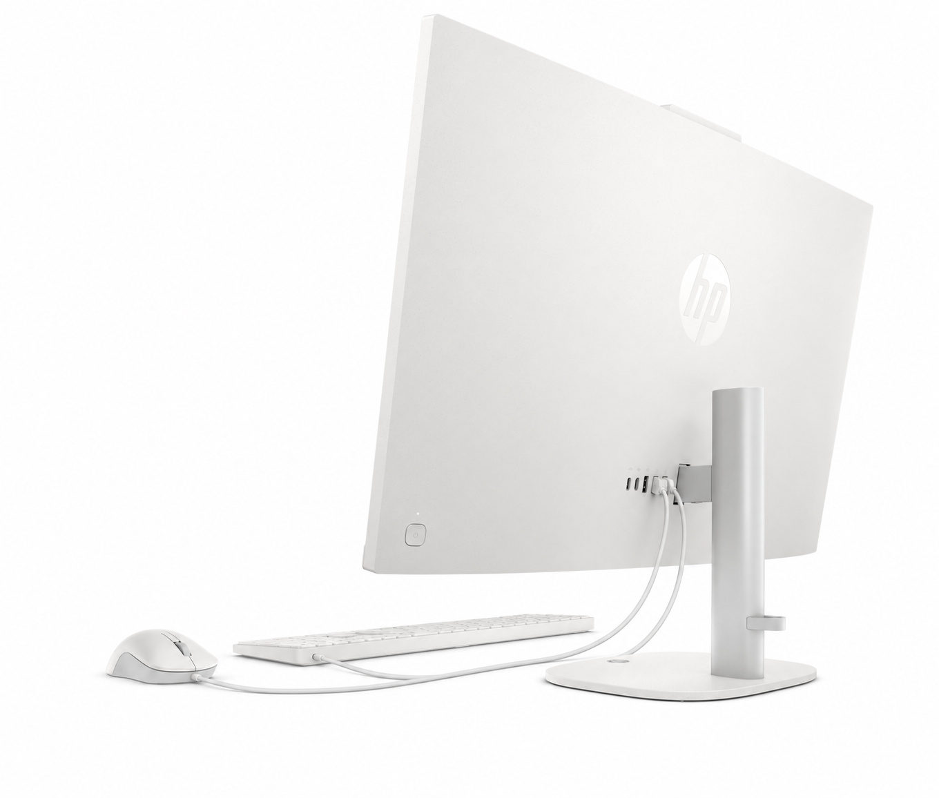 HP OmniStudio 27-cu0021ny, stražnji bočni pogled sa žičnom tipkovnicom i mišem