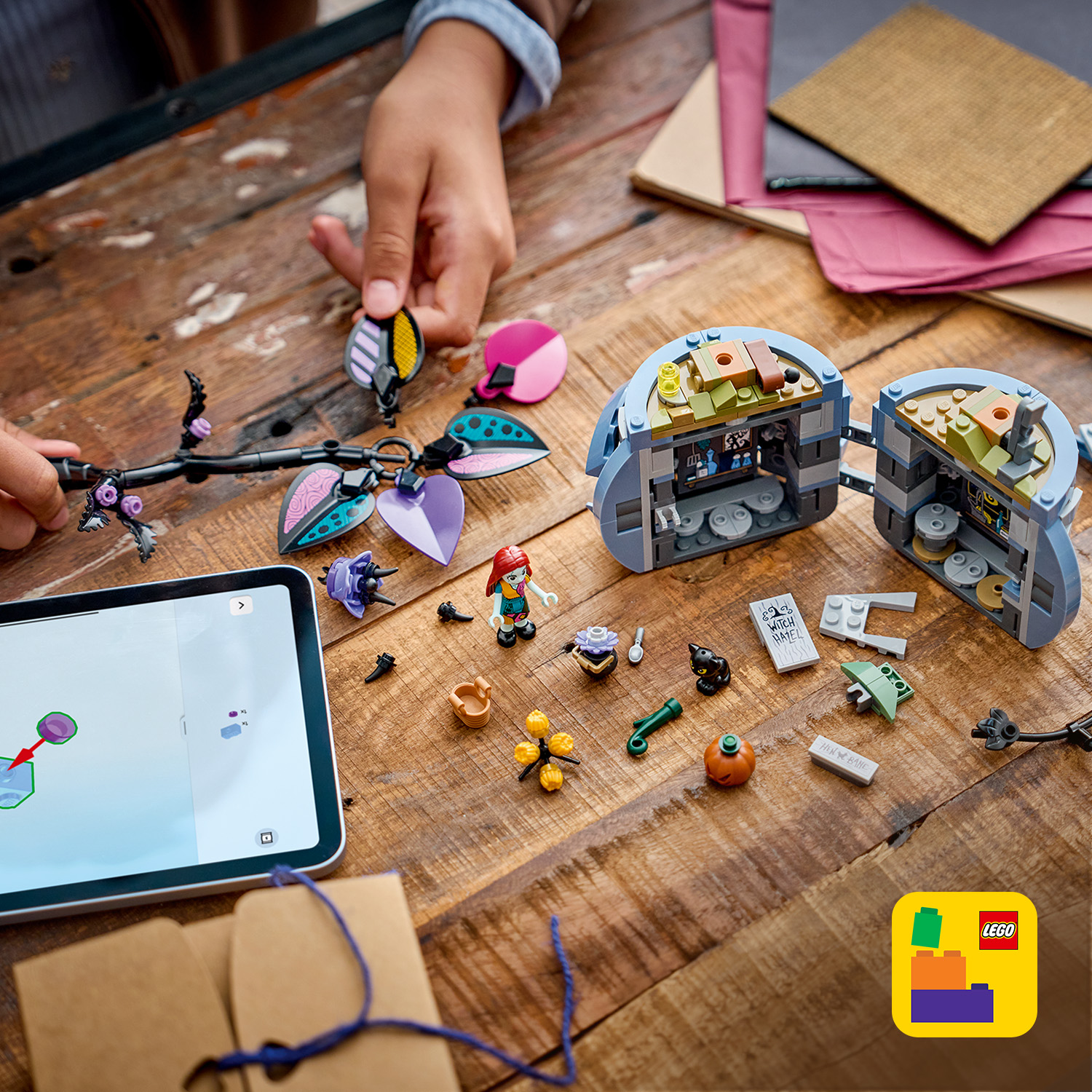 Sadrži interaktivne 3D upute za slaganje