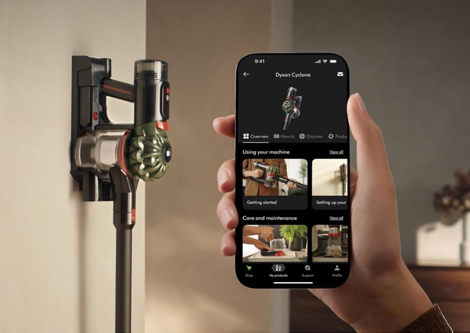 Dyson V8 Cyclone na zidu i MyDyson aplikacija