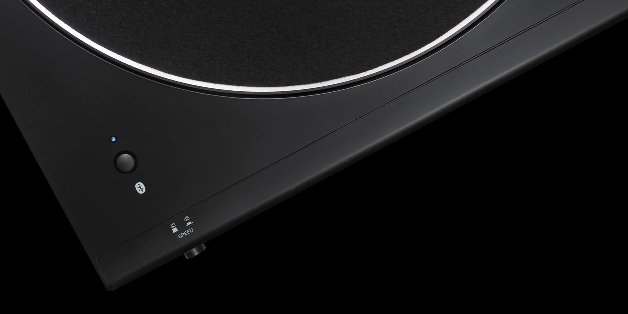 Detalj Bluetooth tipke na gramofonu