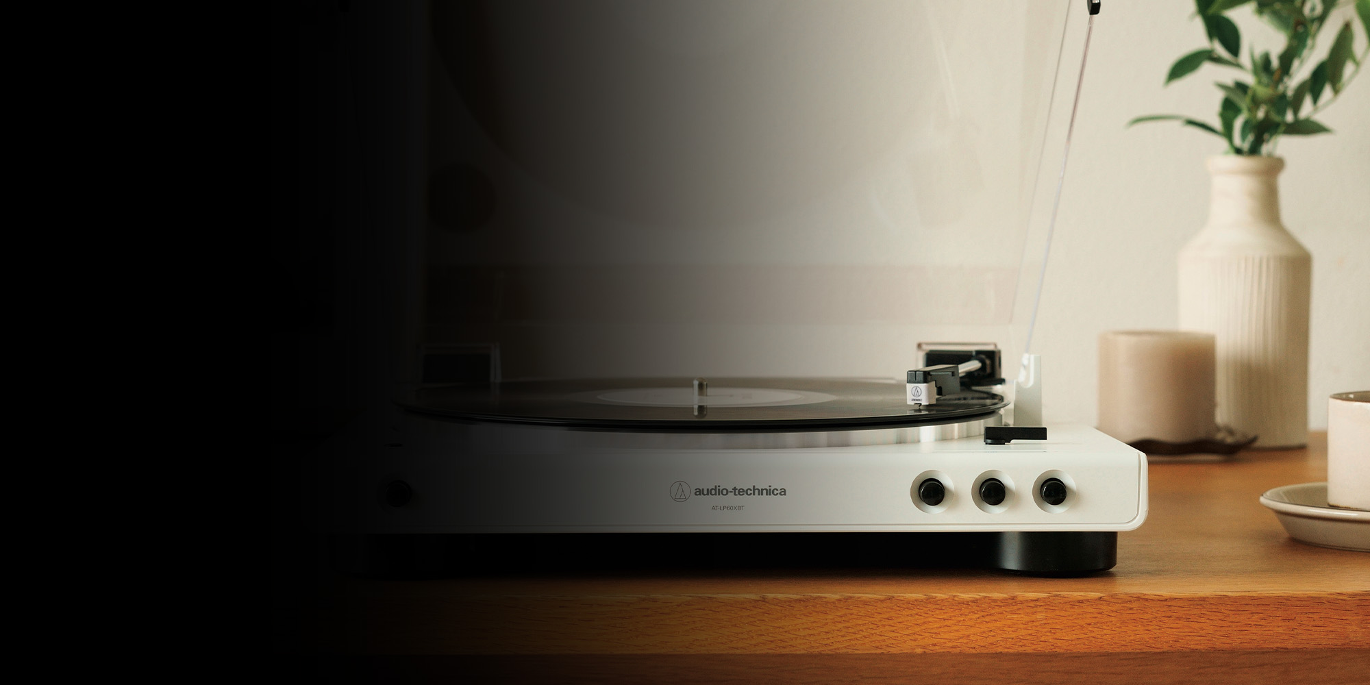 Gramofon s iglom ATN3600 na plastičnom poklopcu