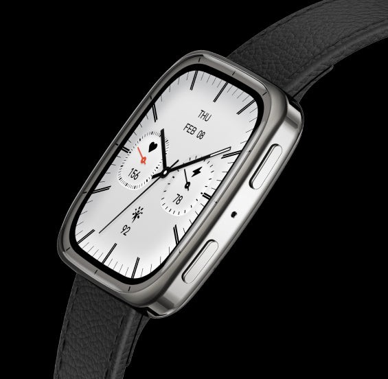 Amazfit Active 2 s kosim pogledom na safirno staklo